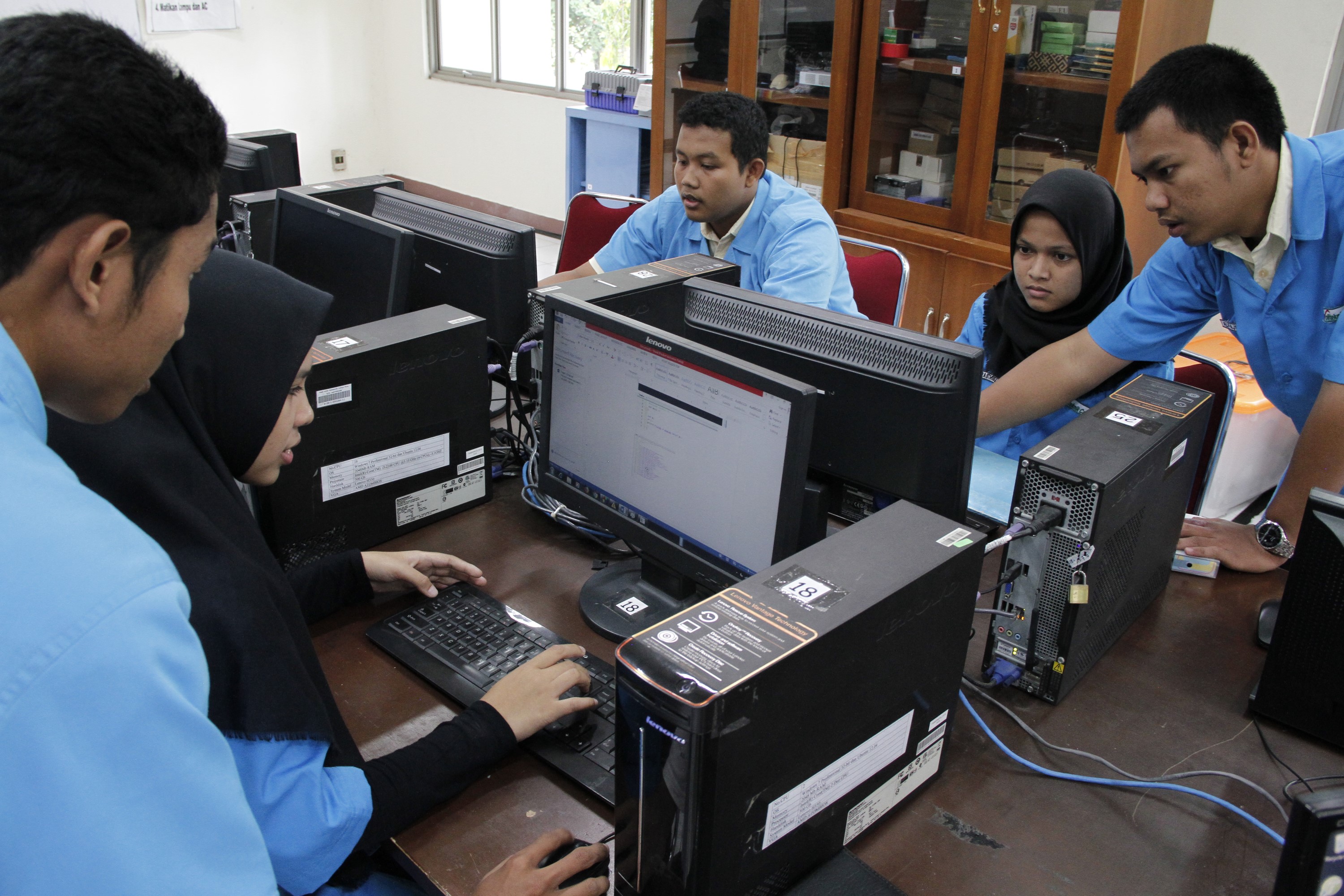 Ilustrasi Penggunaan Peralatan